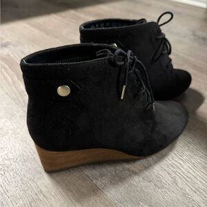 Dr. Scholl's Dark Brown Lace-Up Ankle Booties